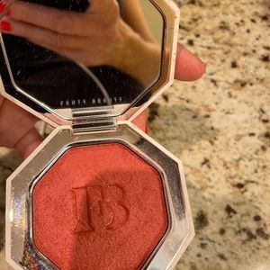 Fenty highlighter/blush -beautiful color